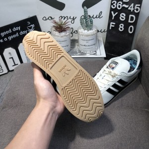 아디다스 엑스 더 뮤트를 위한 노래