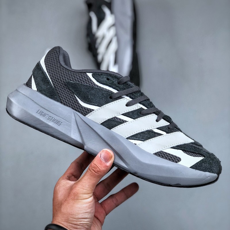 아디다스 E 광고 라이트블레이즈