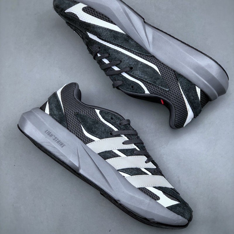 아디다스 E 광고 라이트블레이즈