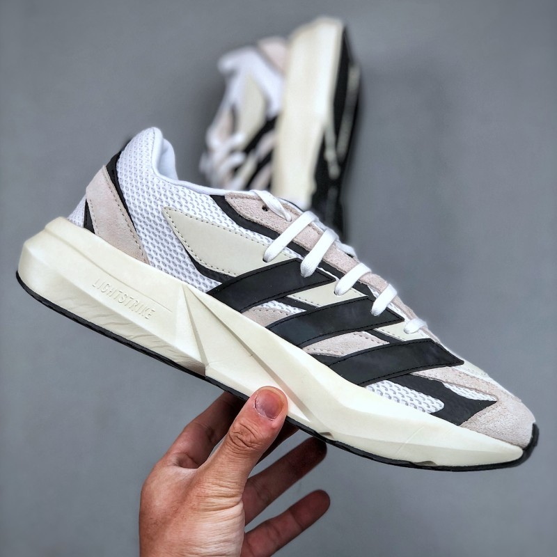 아디다스 E 광고 라이트블레이즈