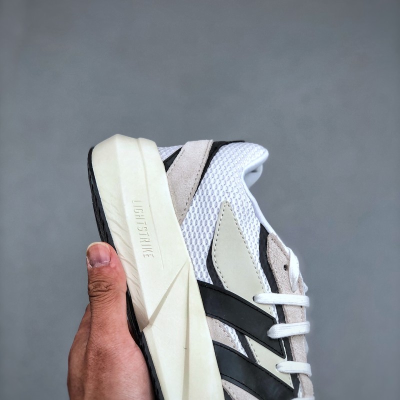 아디다스 E 광고 라이트블레이즈