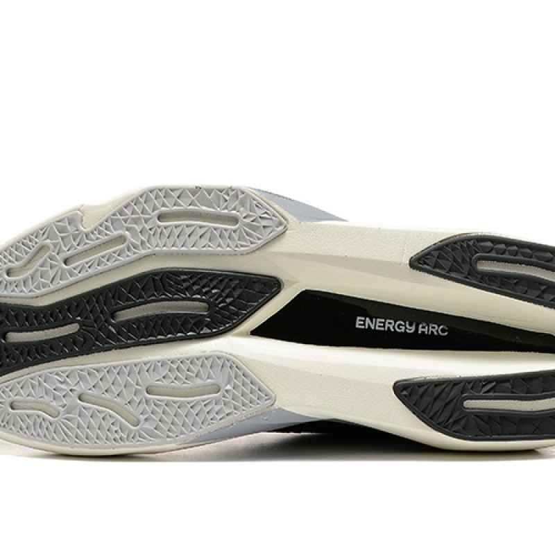 뉴발란스 연료전지 레벨 V4 운동화