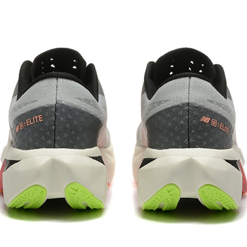 뉴발란스 연료전지 레벨 V4 운동화