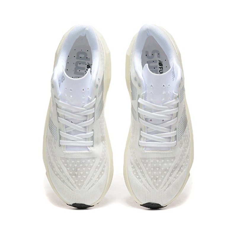 뉴발란스 연료전지 레벨 V4 운동화