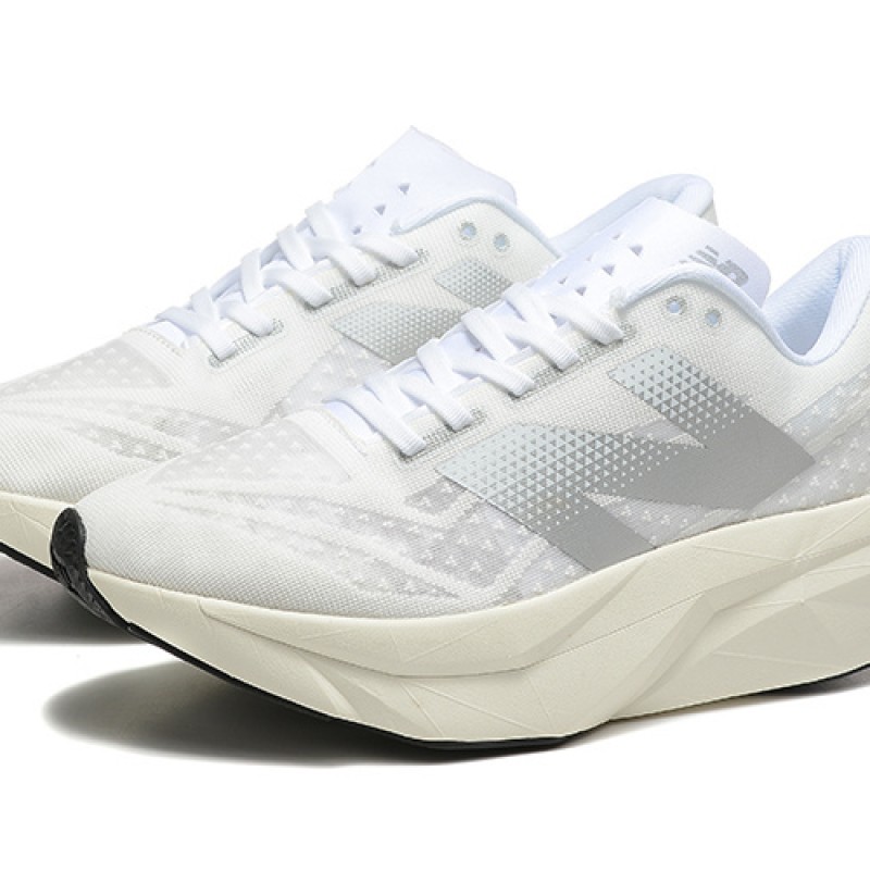 뉴발란스 연료전지 레벨 V4 운동화