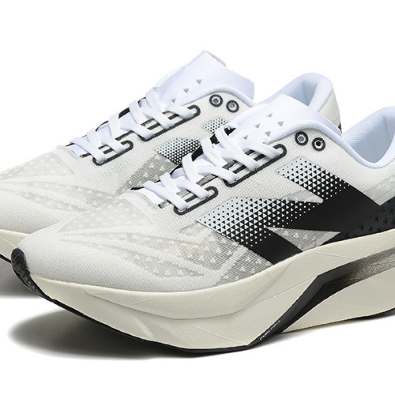 뉴발란스 연료전지 레벨 V4 운동화