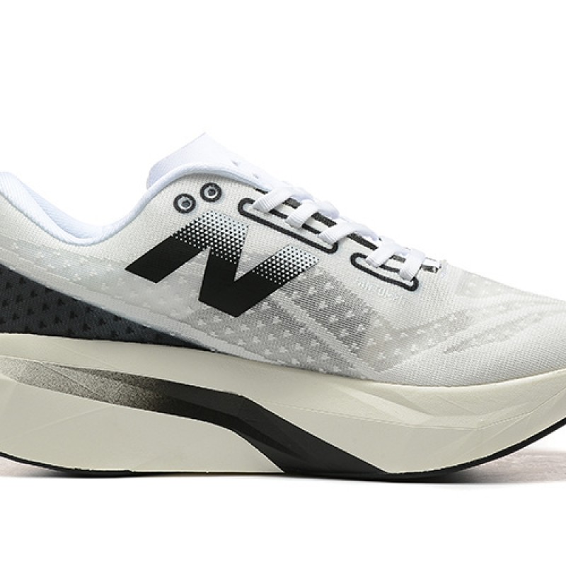 뉴발란스 연료전지 레벨 V4 운동화