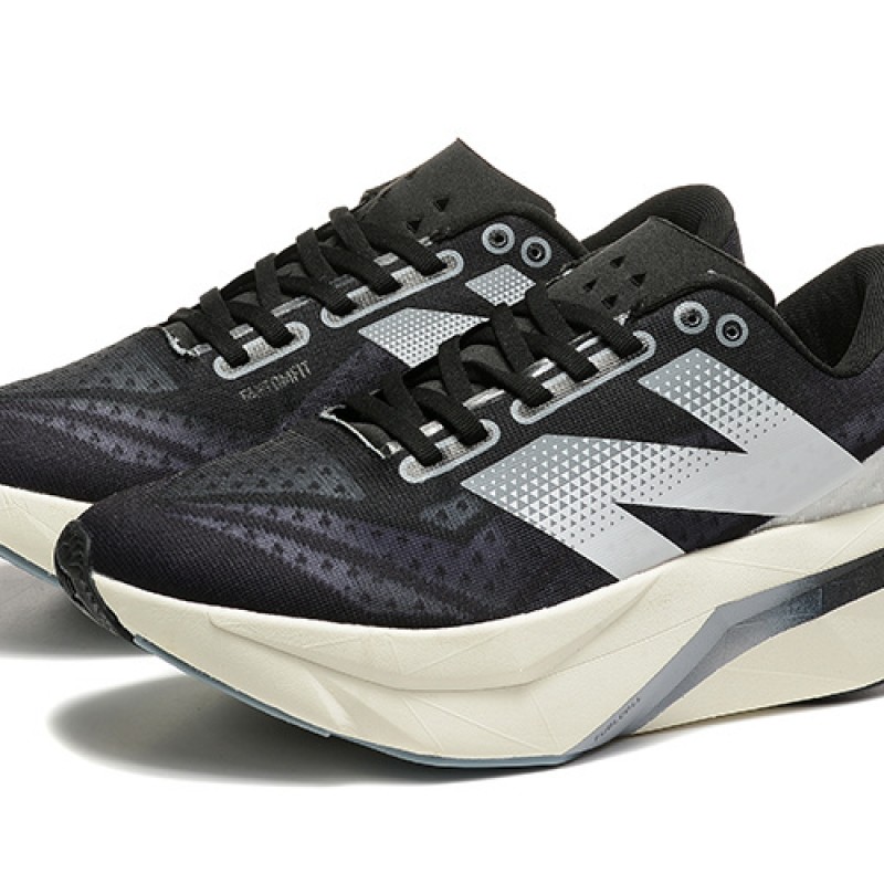 뉴발란스 연료전지 레벨 V4 운동화