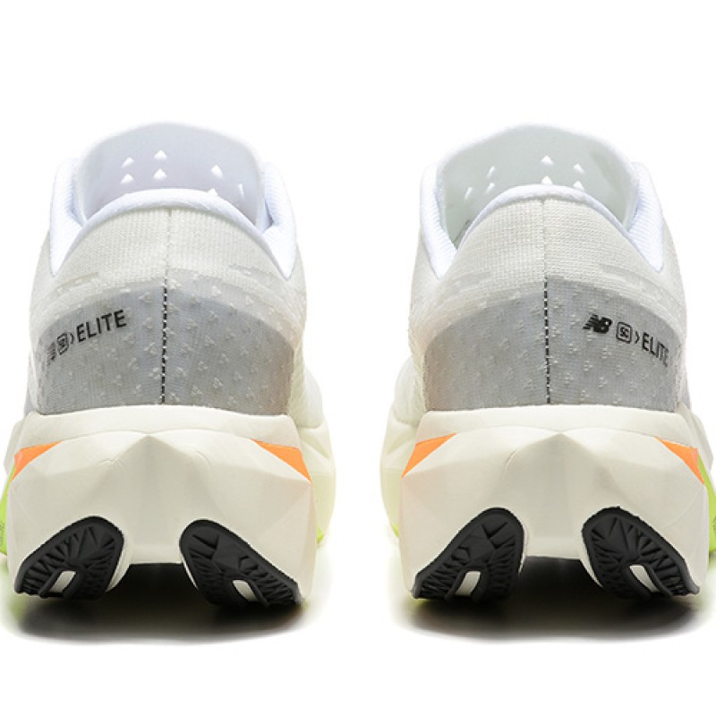 뉴발란스 연료전지 레벨 V4 운동화