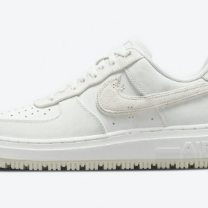 나이키 에어포스1 럭스 블랙 DD9605-100