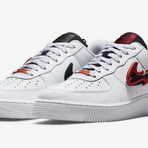 나이키 에어포스 1 '07 프리미엄 카라비너 레드 DH7579-100