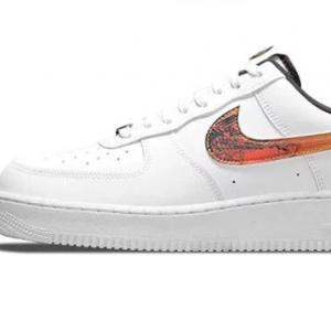 나이키 에어포스 1 '07 프리미엄 카라비너 레드 DM7578-100