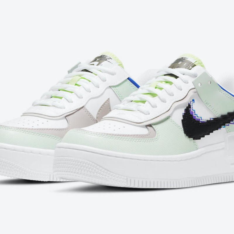 나이키 우먼스 에어 포스 1 '07 쉐도우 로우탑 트리플 운동화