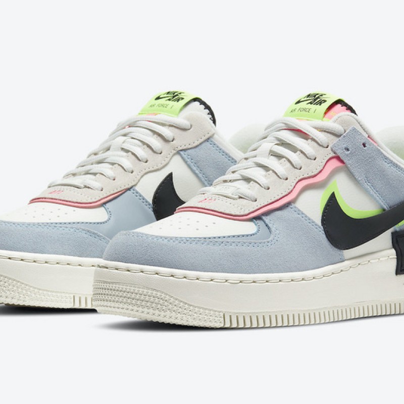 나이키 우먼스 에어 포스 1 '07 쉐도우 로우탑 트리플 운동화