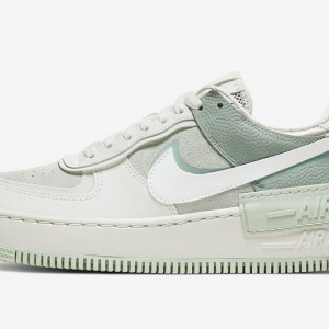 나이키 우먼스 에어 포스 1 '07 쉐도우 로우탑 트리플 운동화