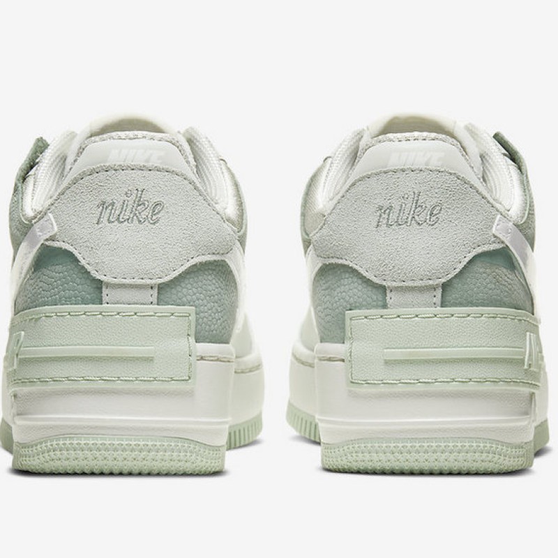 나이키 우먼스 에어 포스 1 '07 쉐도우 로우탑 트리플 운동화