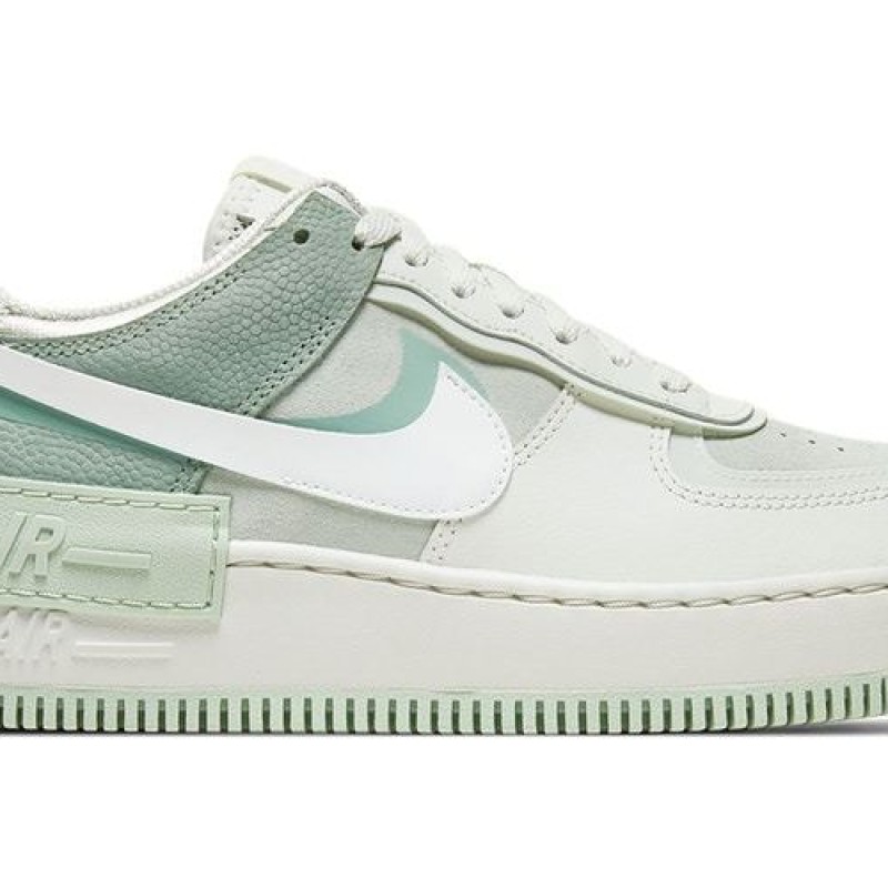 나이키 우먼스 에어 포스 1 '07 쉐도우 로우탑 트리플 운동화