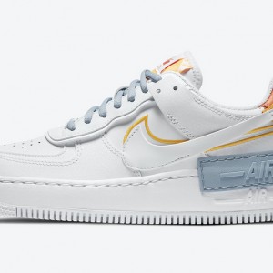 나이키 우먼스 에어 포스 1 '07 쉐도우 로우탑 트리플 운동화 DC2199-100
