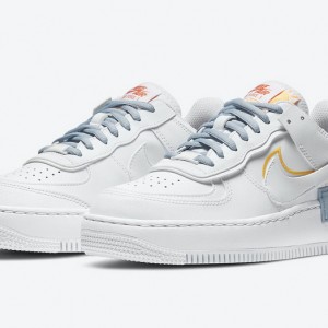 나이키 우먼스 에어 포스 1 '07 쉐도우 로우탑 트리플 운동화 DC2199-100