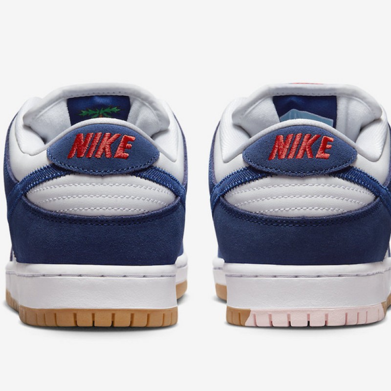 나이키 덩크 로우 유니버시티