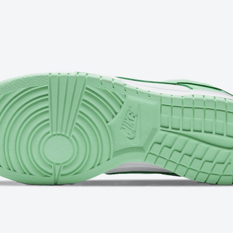 나이키 덩크 로우 유니버시티