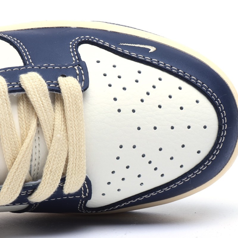 나이키 덩크 로우 유니버시티