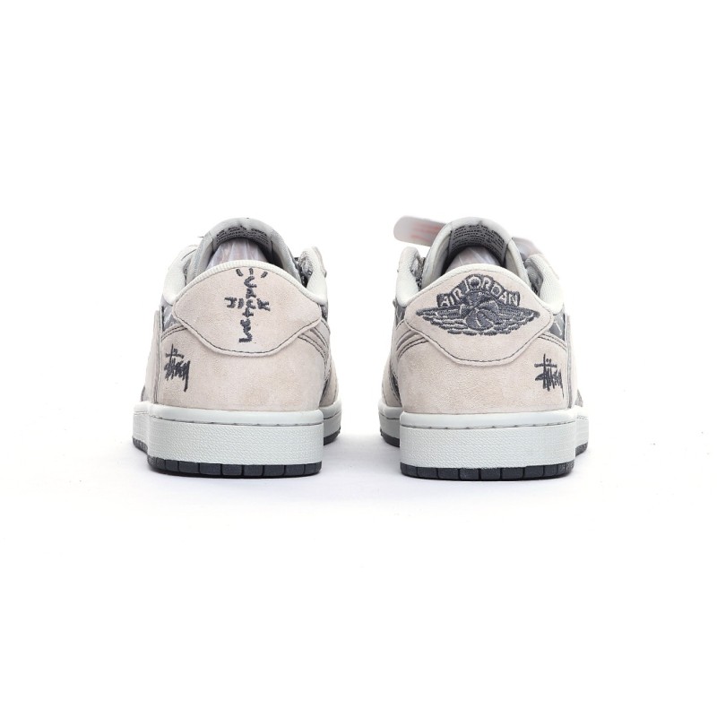 나이키 덩크 로우 유니버시티