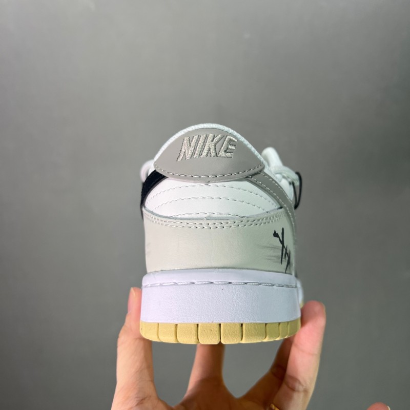 나이키 덩크 로우 유니버시티