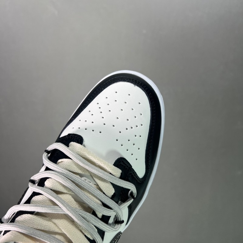 나이키 덩크 로우 유니버시티