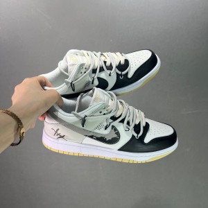 나이키 덩크 로우 유니버시티