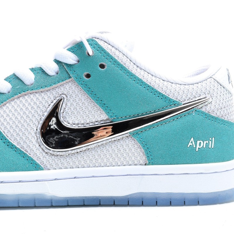 나이키 덩크 로우 유니버시티