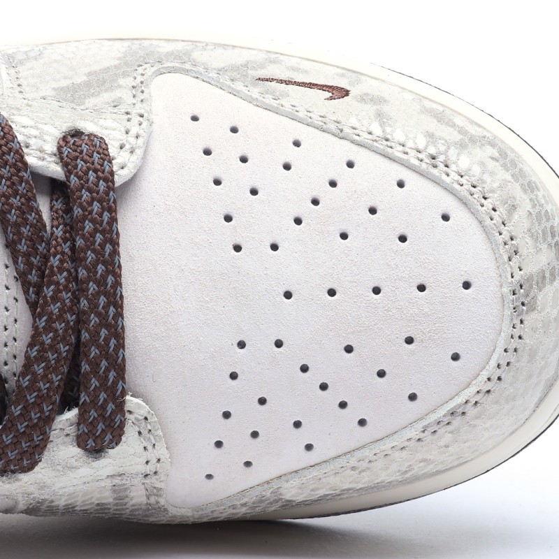 나이키 덩크 로우 유니버시티