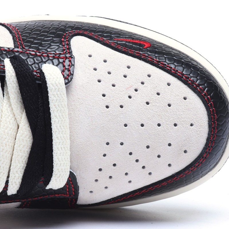 나이키 덩크 로우 유니버시티