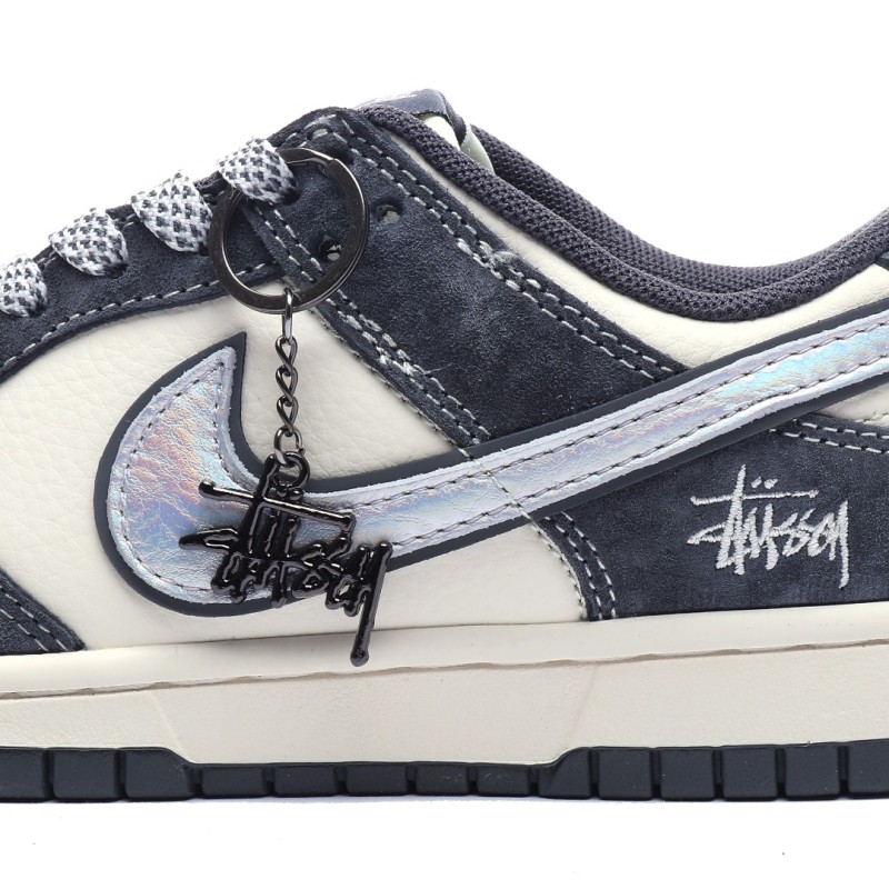 나이키 덩크 로우 유니버시티