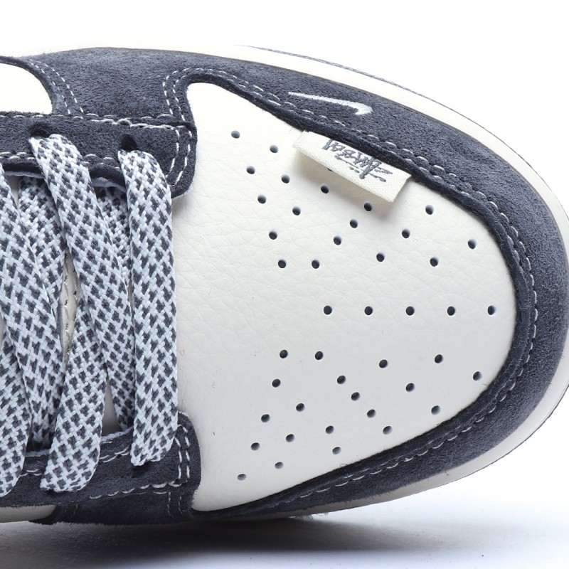 나이키 덩크 로우 유니버시티