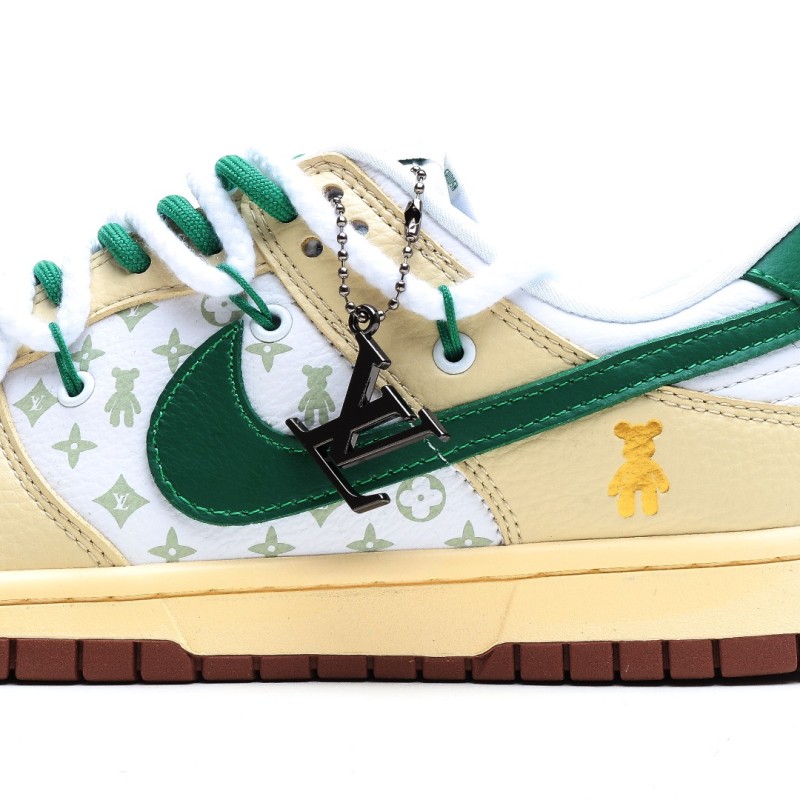 나이키 덩크 로우 유니버시티