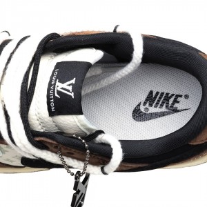 나이키 덩크 로우 유니버시티