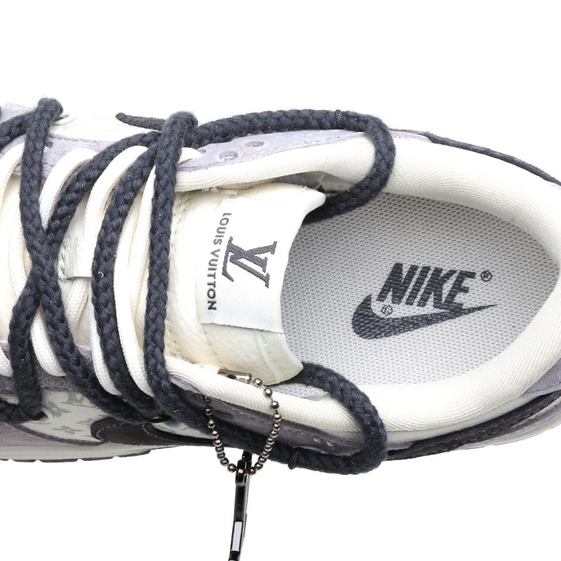 나이키 덩크 로우 유니버시티