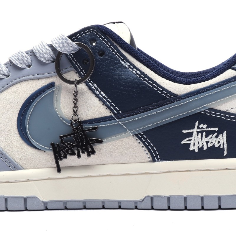 나이키 덩크 로우 유니버시티