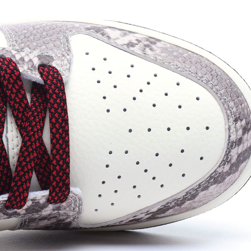 나이키 덩크 로우 유니버시티