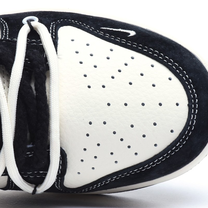 나이키 덩크 로우 유니버시티