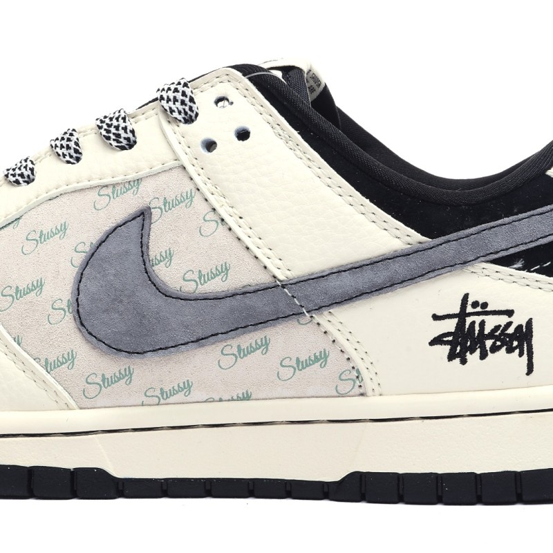 나이키 덩크 로우 유니버시티