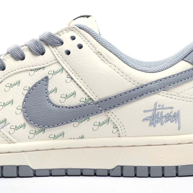 나이키 덩크 로우 유니버시티