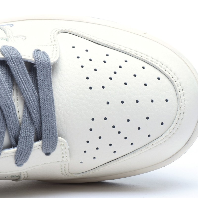 나이키 덩크 로우 유니버시티