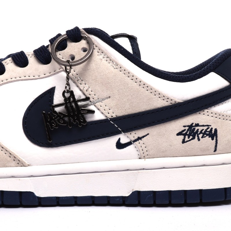 나이키 덩크 로우 유니버시티