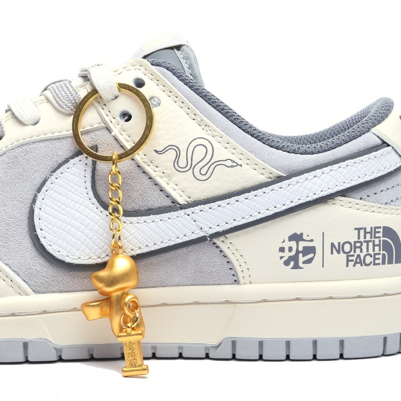 나이키 덩크 로우 유니버시티