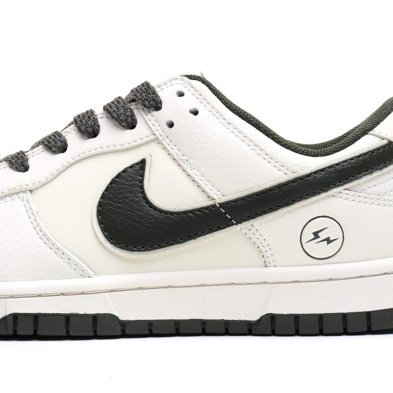 나이키 덩크 로우 유니버시티