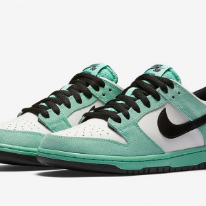 나이키 덩크 로우 유니버시티 819674-301