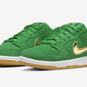 나이키 덩크 로우 유니버시티 BQ6817-303