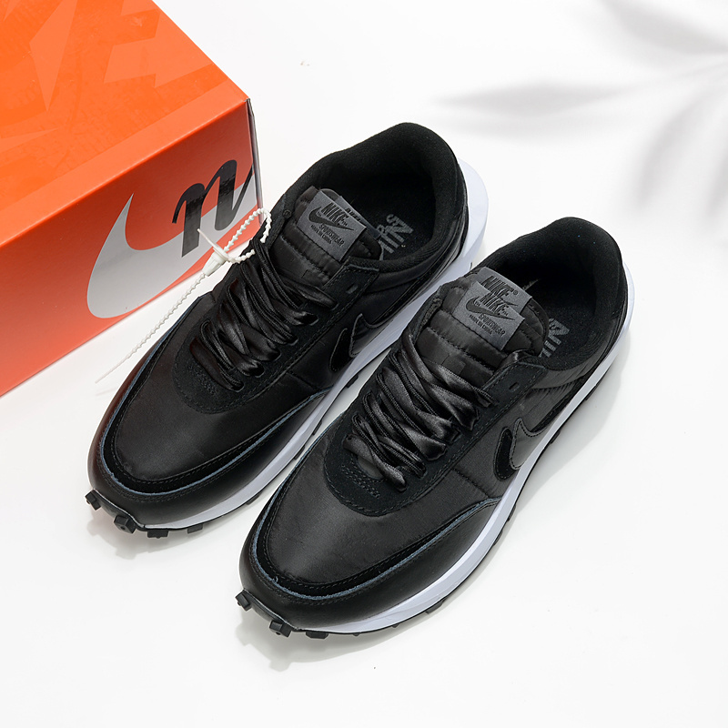 나이키 X 사카이 베이퍼와플 로얄